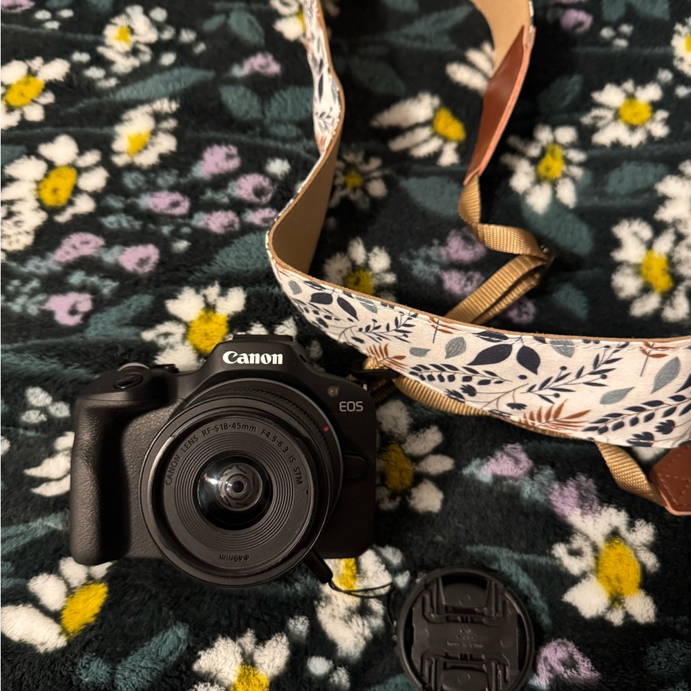 Canon EOS R100 Mirrorless camera Black with Floral Strap